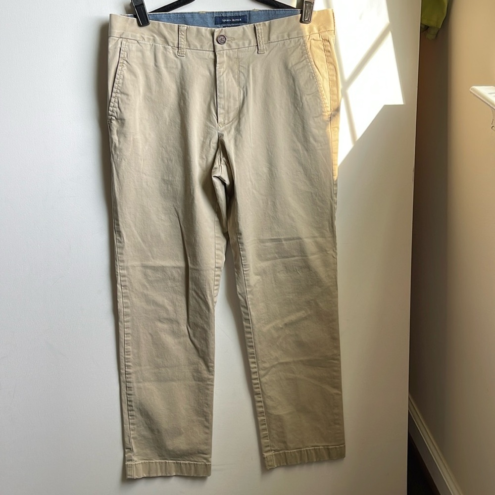 Tommy Hilfiger Men's Tailored Fit Chino Pant | Khaki | 32 x 30